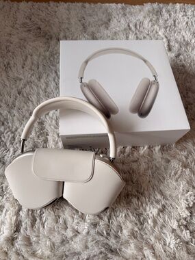 Apple AirPod Max Starlight Over-Ear Wireless Headphones with Carrying Case
